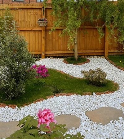 20 to 40mm White Pebbles Long Rake Spar