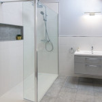 Light and neutral colours for a small bathroom