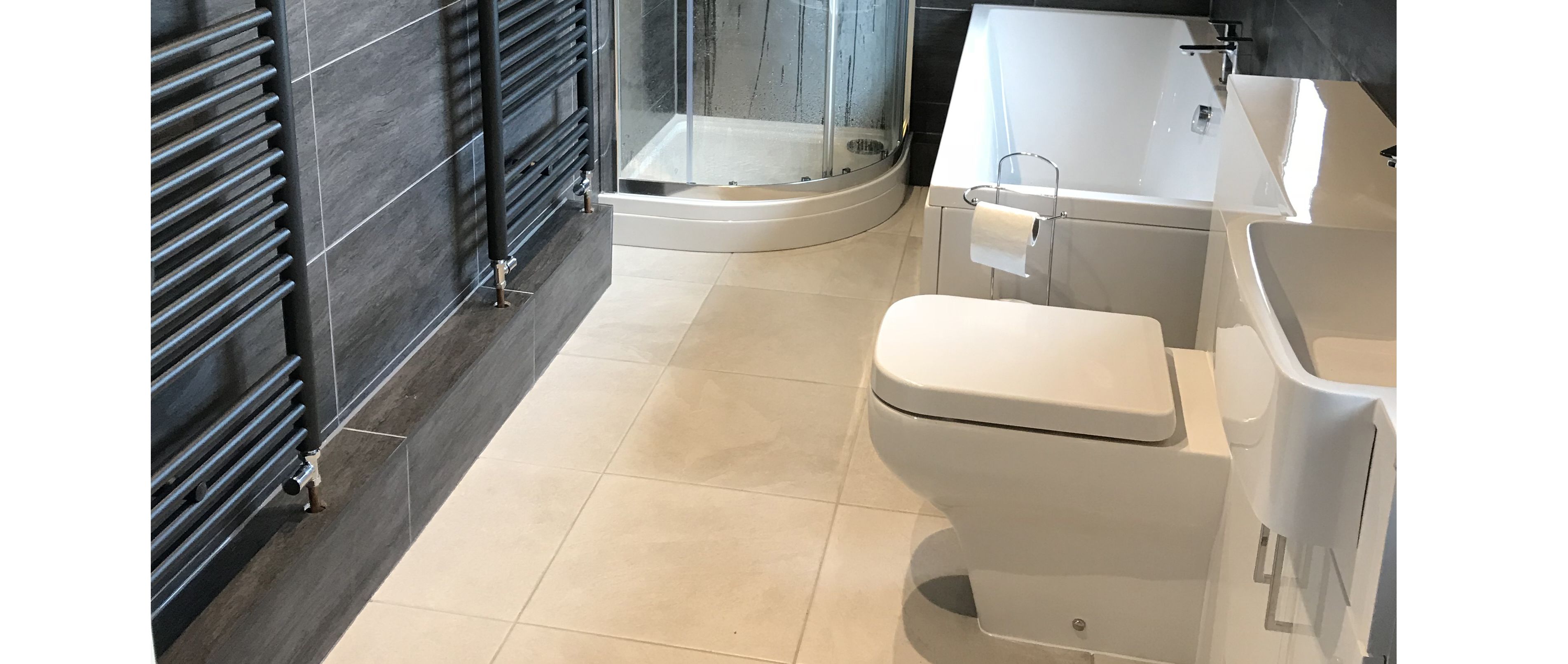 angular bathtub and toilet in this modern bathroom