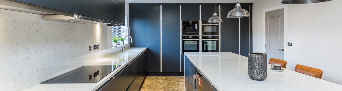 Sheraton kitchen in Inset Setosa painted Anthracite