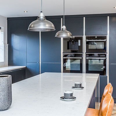 Sheraton kitchen in Inset Setosa painted Anthracite