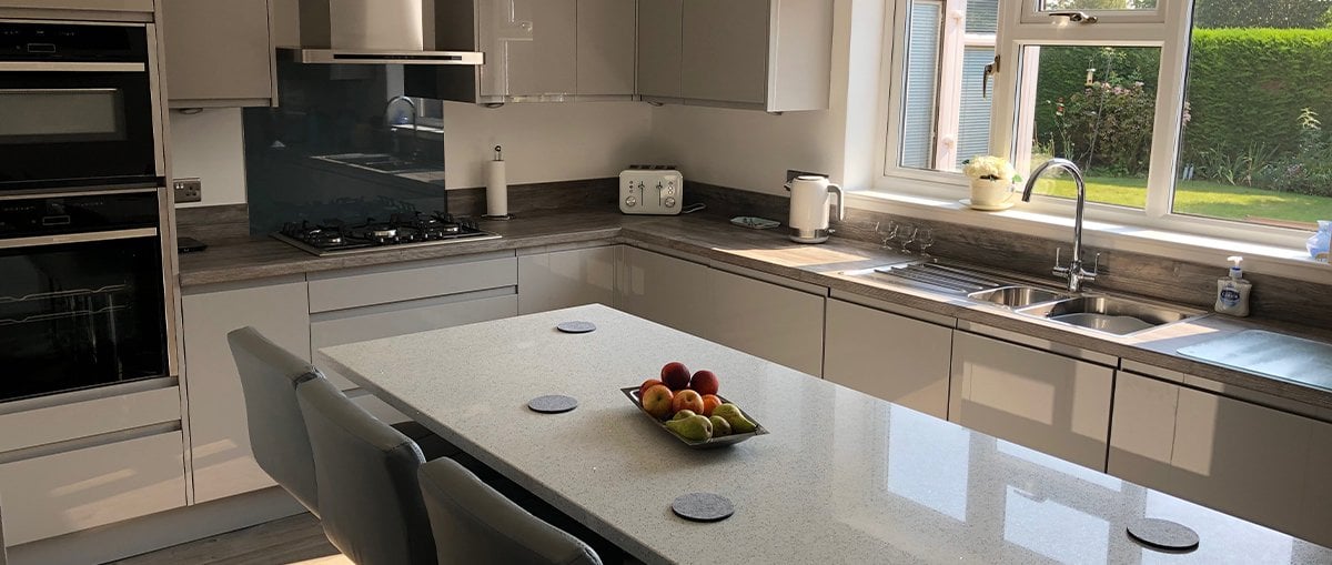 Sheraton fitted kitchen in Gloss Grey