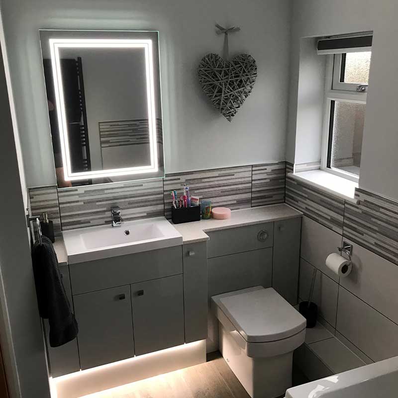 navigate to https://www.turnbull.co.uk/showrooms/case-studies/bathrooms/modern-updated-family-bathroom/