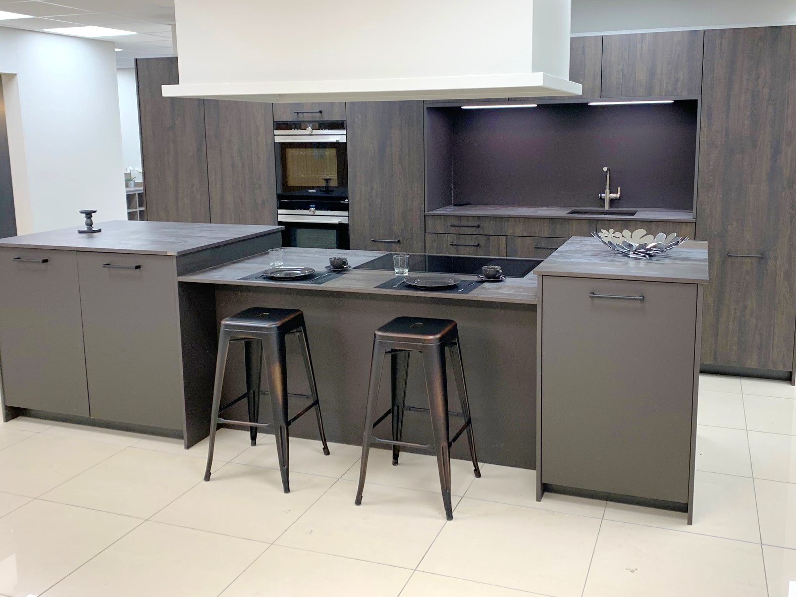 Rotpunkt Matt Grey kitchen in Grigio with woodgrain effect units