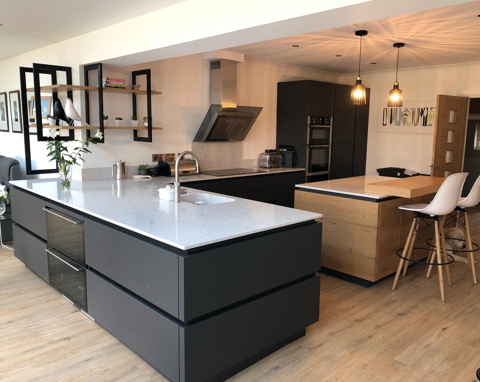 kitchen island ideas - modern breakfast bar and sleek black and gleaming countertop kitchen