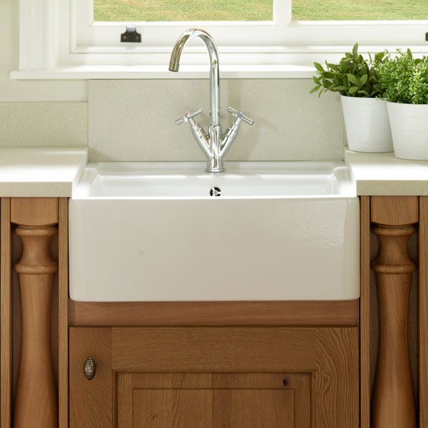 Country kitchen features - belfast sink - ceramic sink