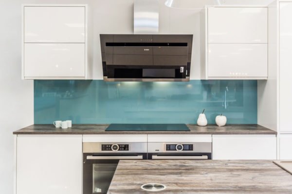 Modern Kitchen with Aqua high gloss backsplash