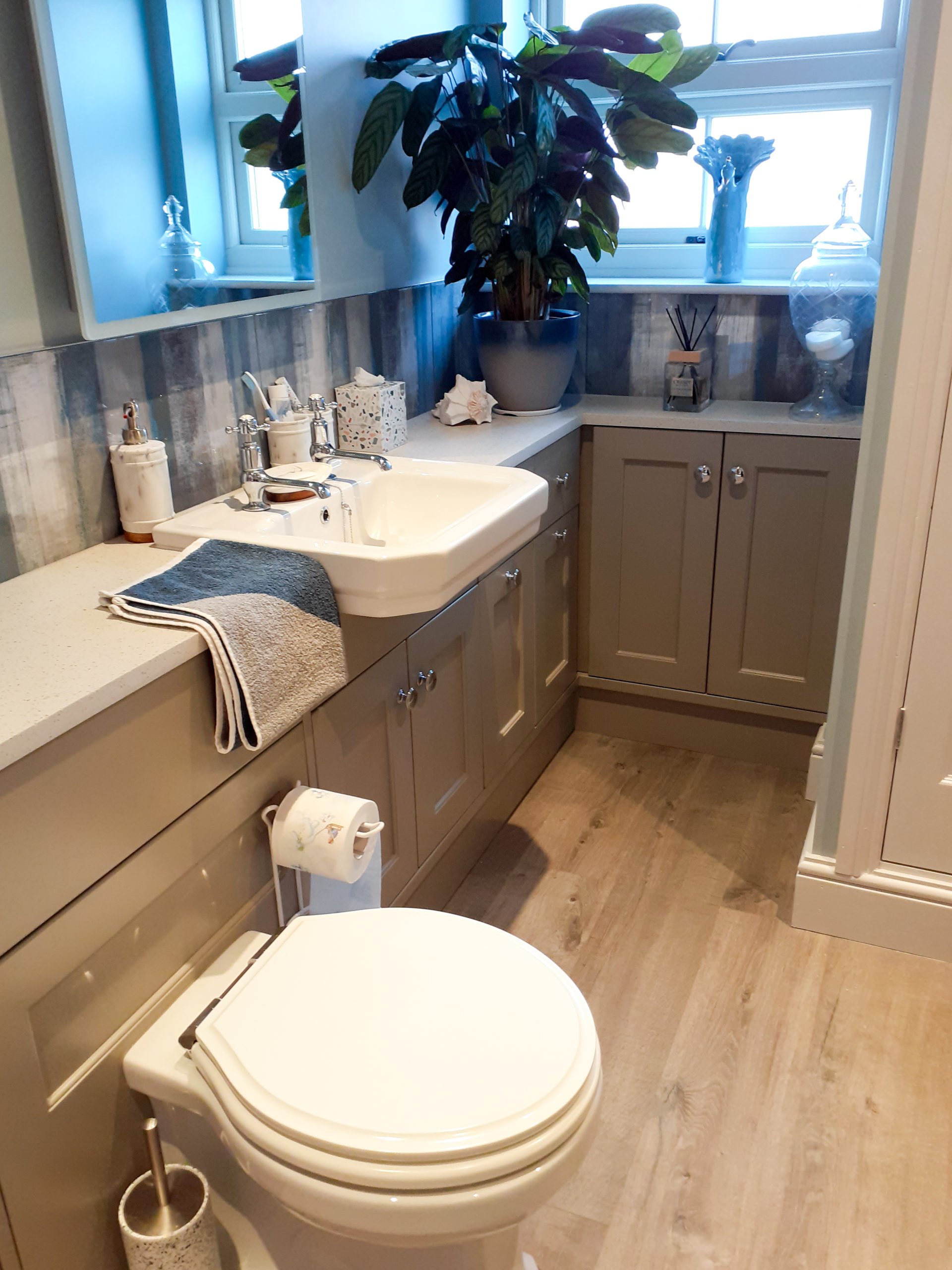 small bathroom Roper Rhodes Harrow toilet and matching basin