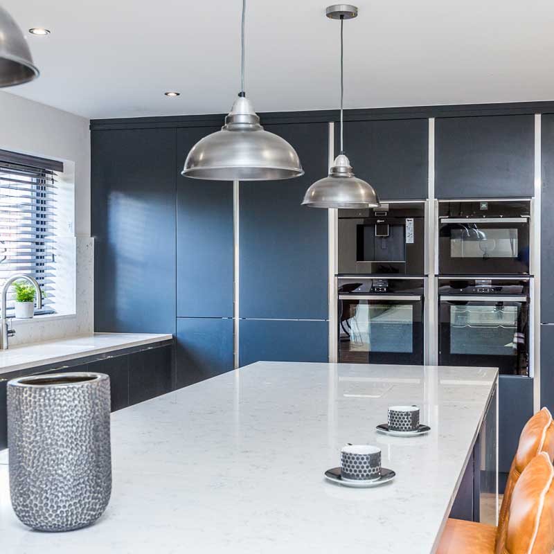 Sheraton-kitchen-in-Inset-Setosa-painted-Anthracite