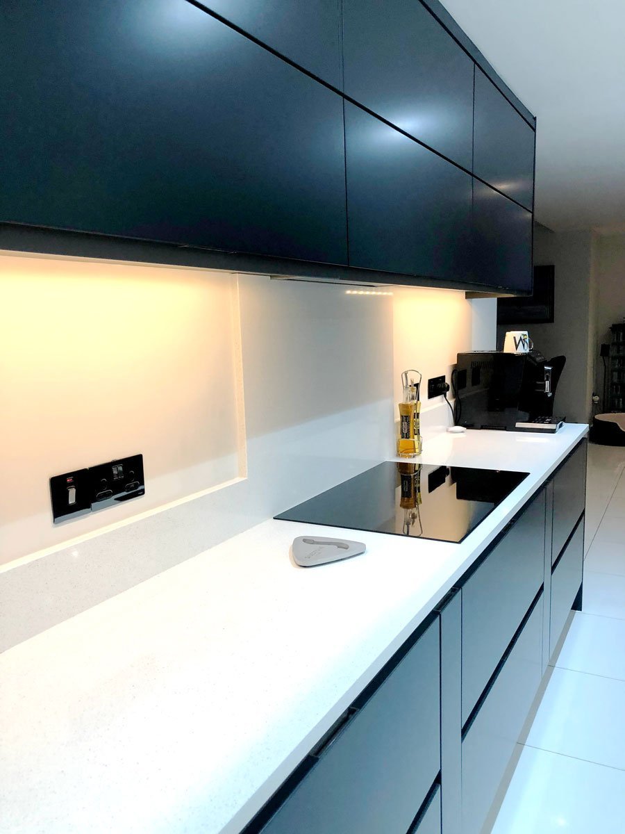 Handleless kitchen for a clean modern look