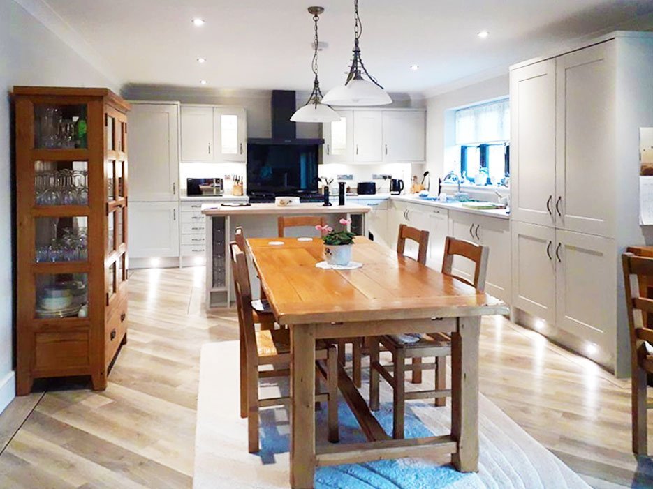 Shaker style dining room deals