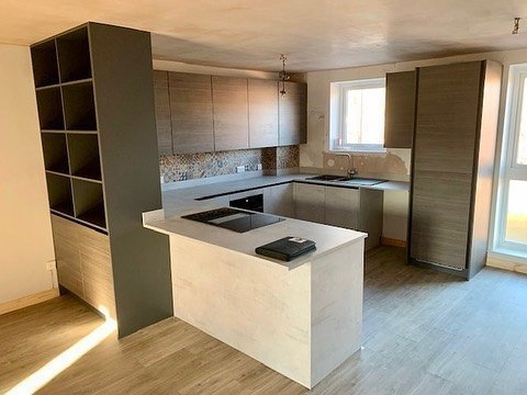 Modern Rotpunkt Kitchen in open plan kitchen living area