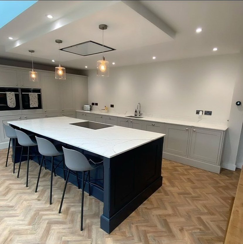 Two tone kitchen with Blue Island and White Shaker Cabinets