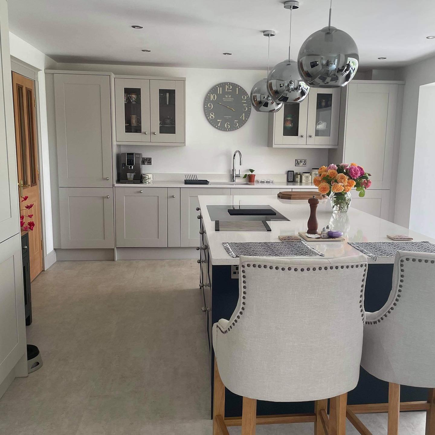 White Kitchen with contrasting kitchen Island, breakfast bar and pendant lighting