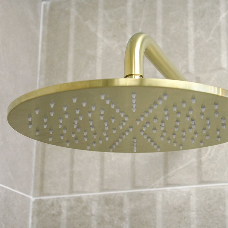 Lux showerhead