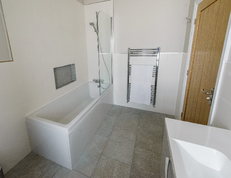 Bathroom-classic white design