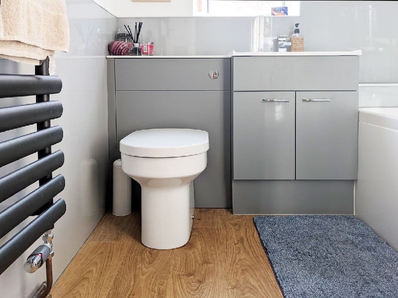 Fitted furniture in a small bathroom