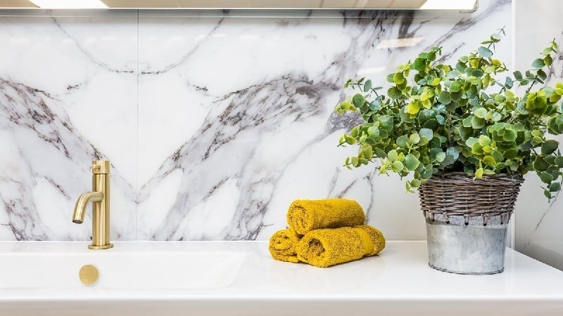 A luxe bathroom idea - go bold in gold